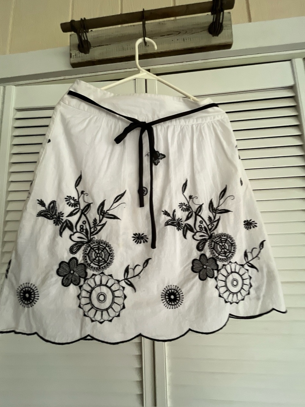 My Michelle White A-Line Skirt with Black Floral Embroidery. Size 7